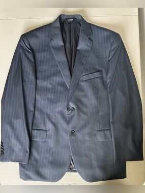 Jos. A Bank Men’s 80% Wool 20% Silk Single-Breasted, Two-Button Pinstripe Blazer